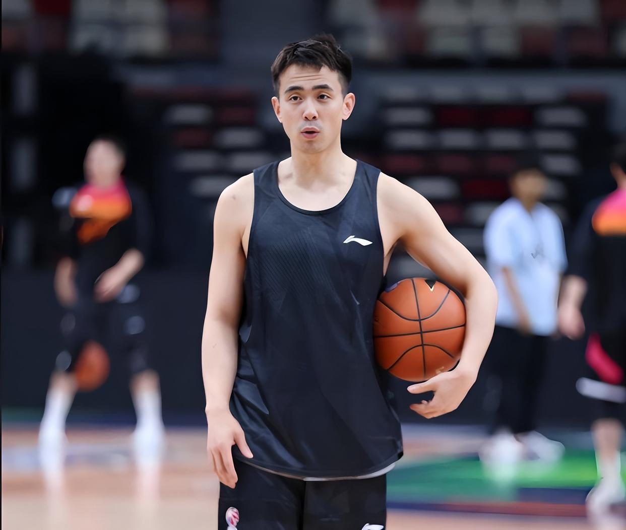 包含莱万多夫斯基CBA外援新规再成焦点的词条